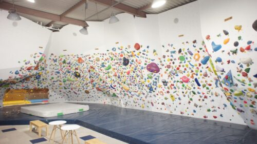 千葉県のクライミング施設「ボルダリングガレージ FUNNY（ファニー）」